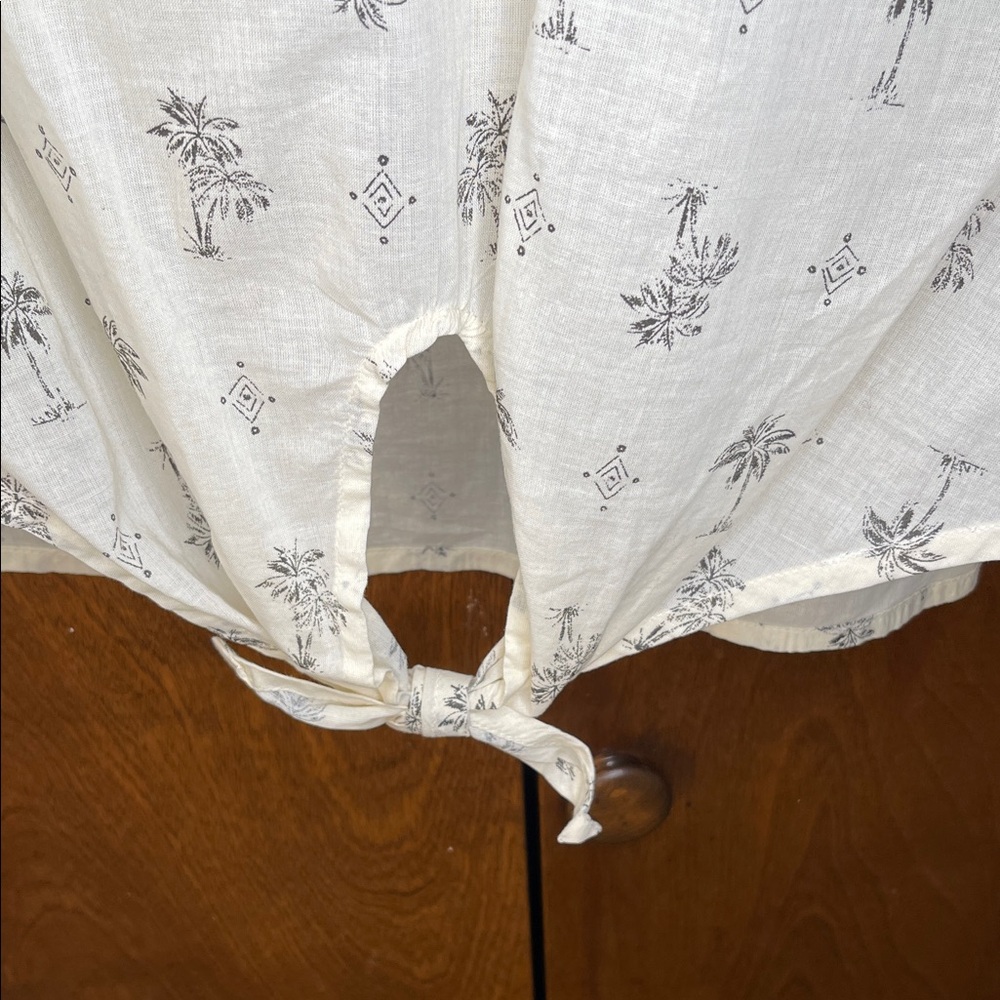 Lucky Brand Large Cream Palm Print Blouse NWT - Picture 4 of 5